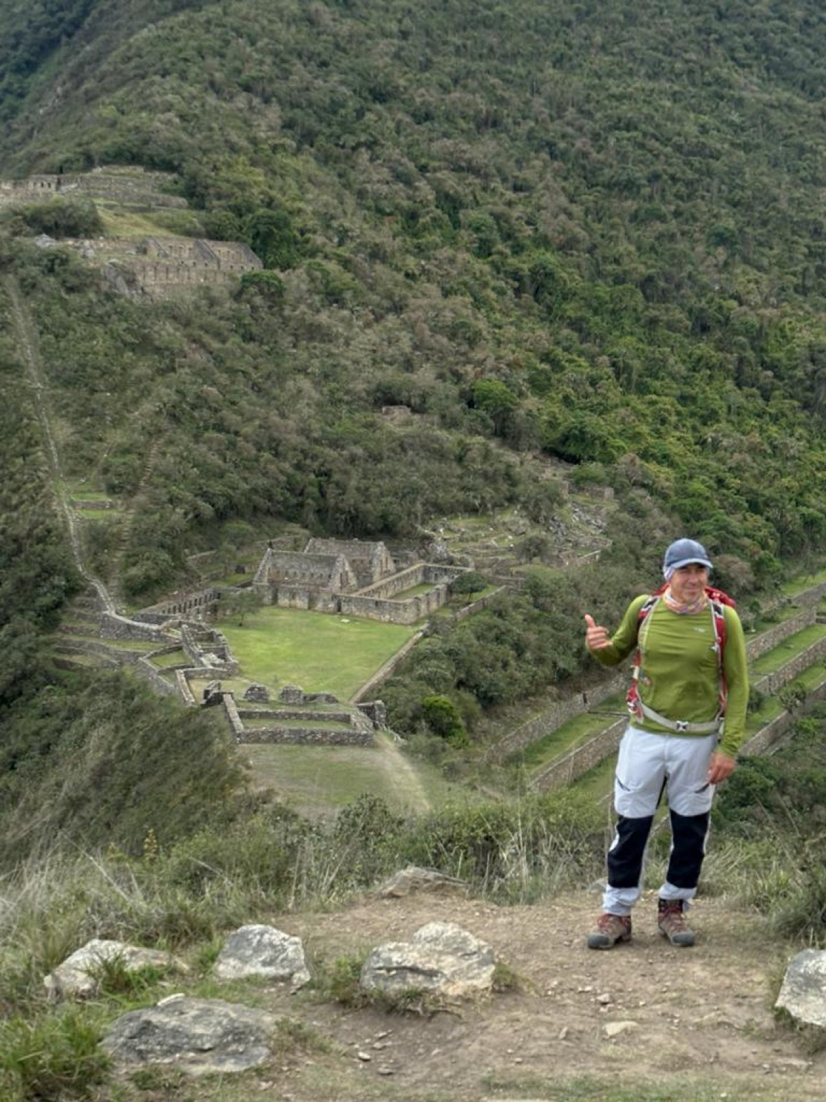 Hikers on a mountain trail in Cusco